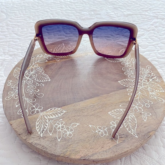 Vince Camuto Butterfly Sunglasses - Picture 3 of 10